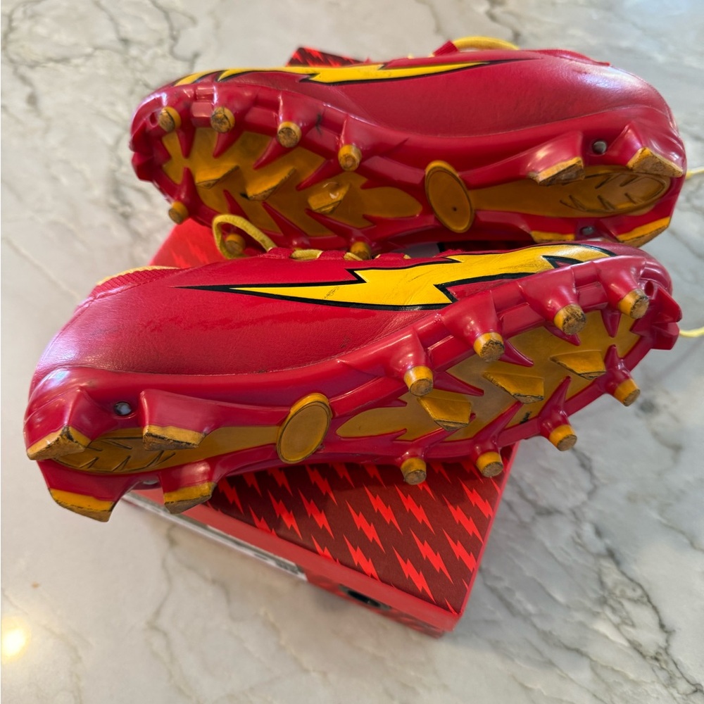 Phenom velocity 2.0 size 6. Flash football cleats very good condition. - Picture 2 of 5